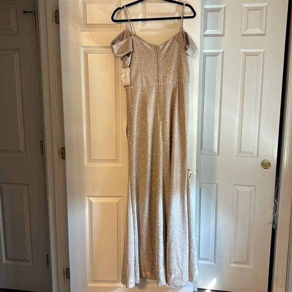 Mother of the bride/groom dress. - Picture 2 of 3
